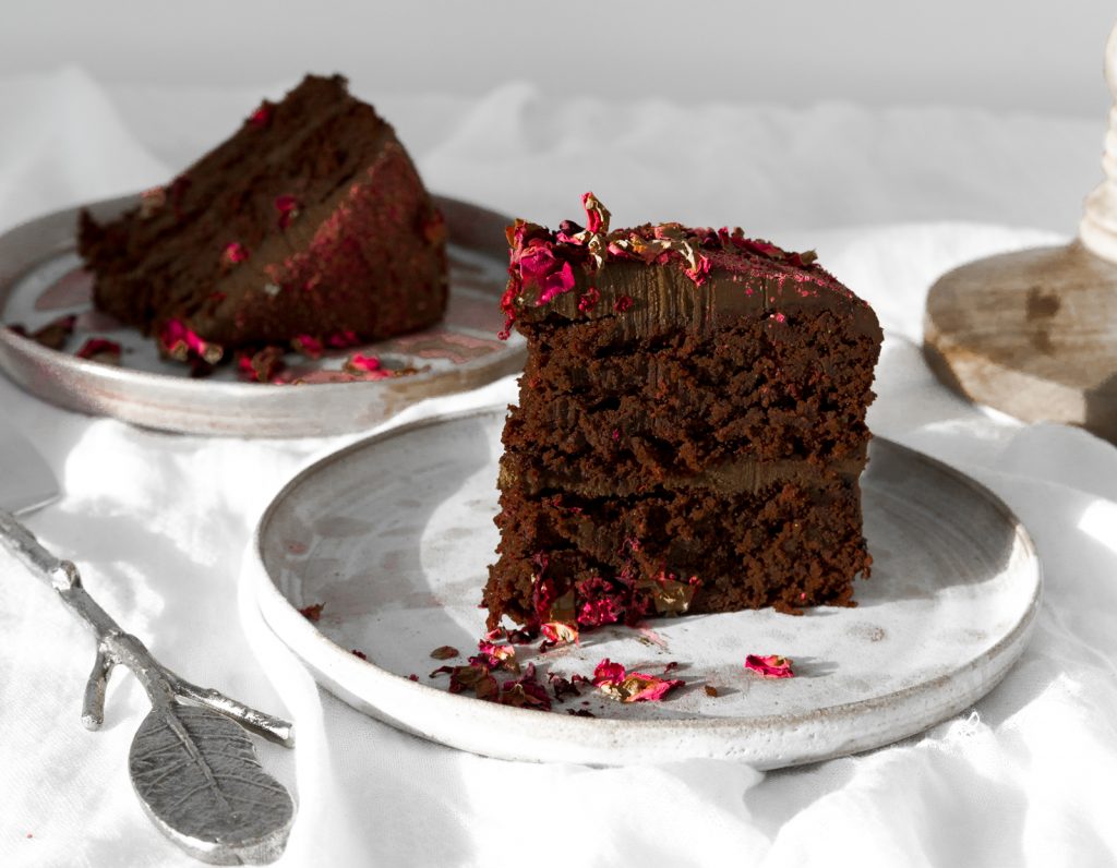 Beetroot + Avocado Chocolate Fudge Cake - Raw Halo